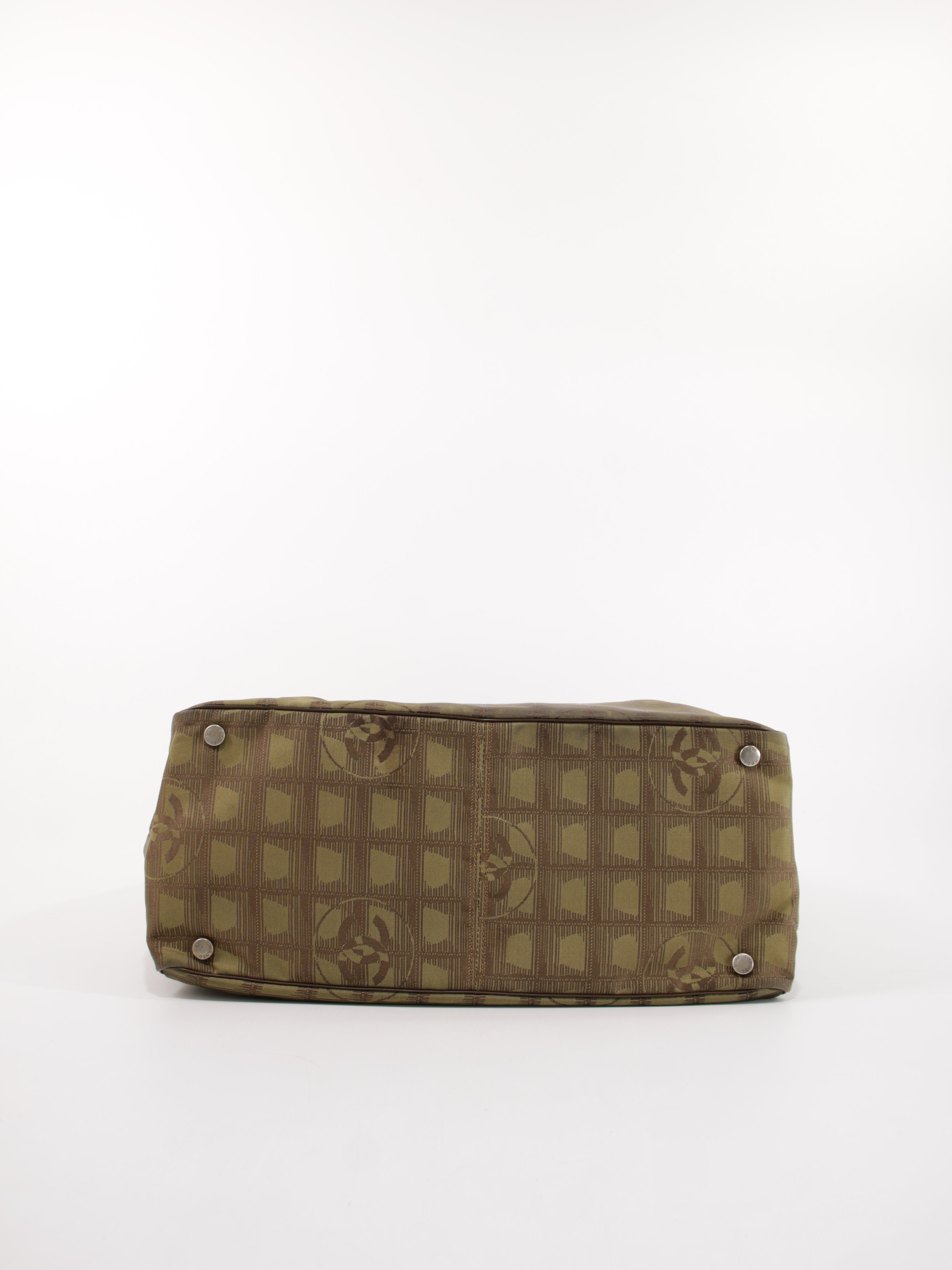 Medium New Travel Line Tote