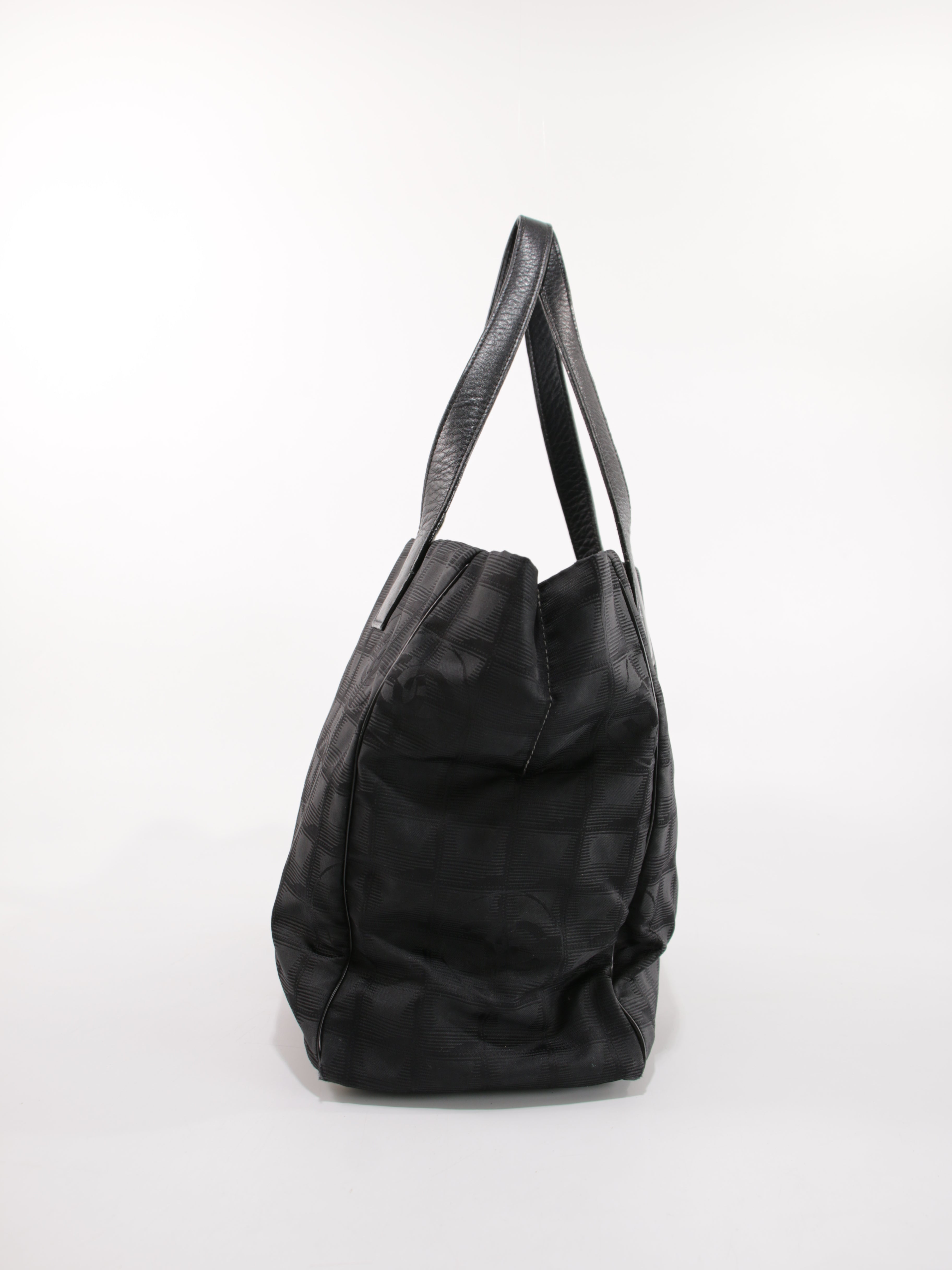 Medium New Travel Line Tote