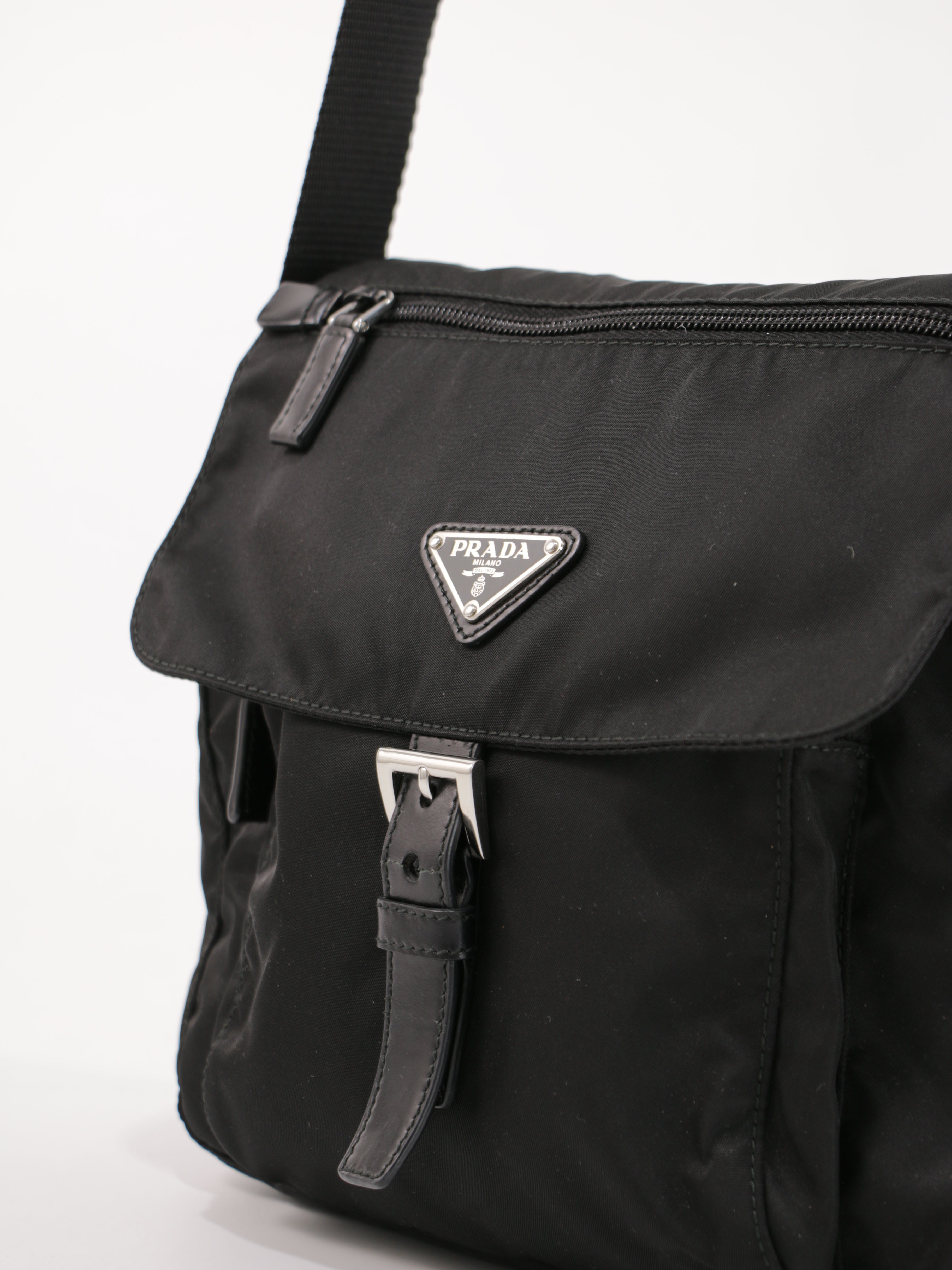 Single Buckle Messenger