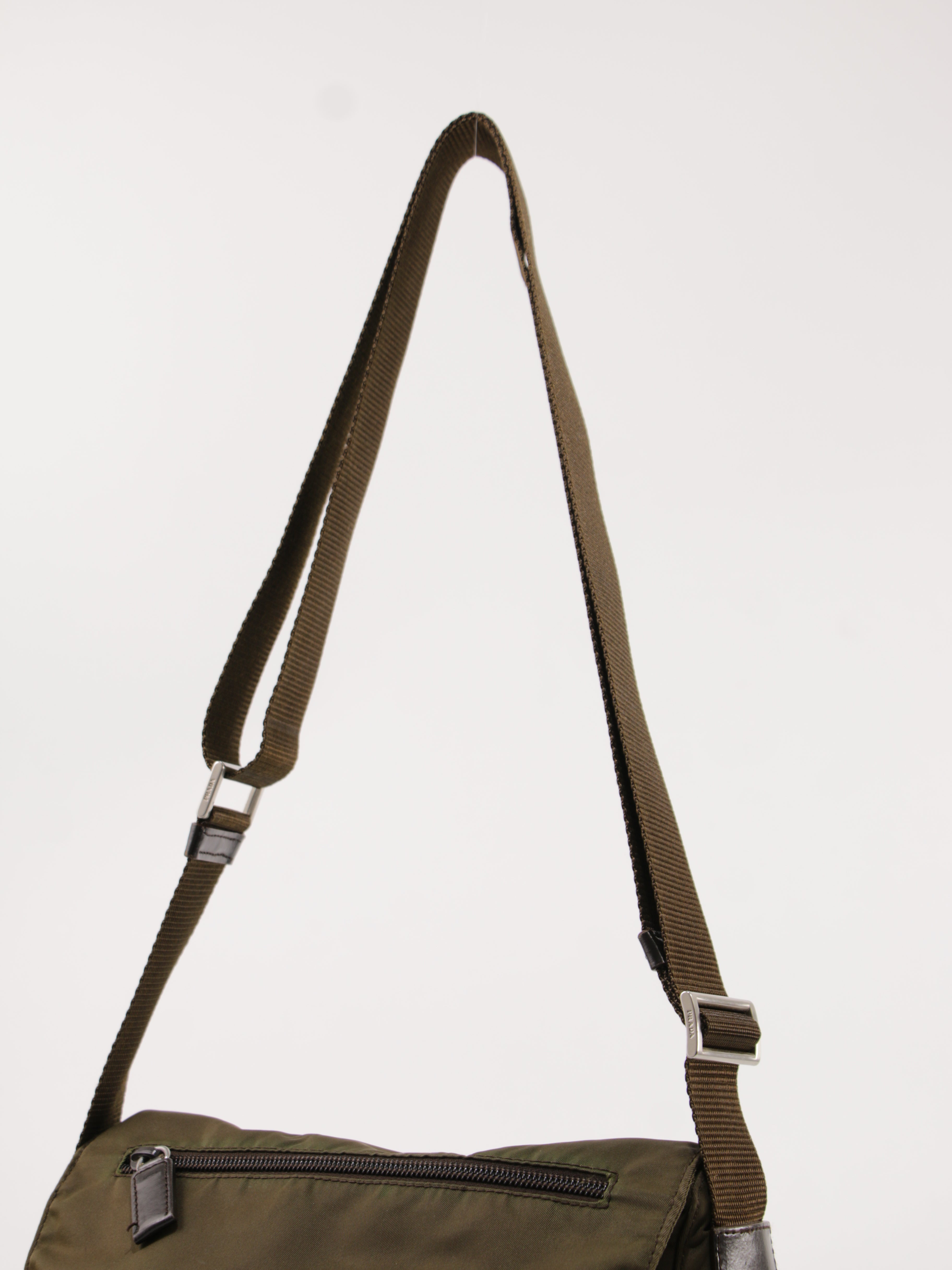 Single Buckle Messenger