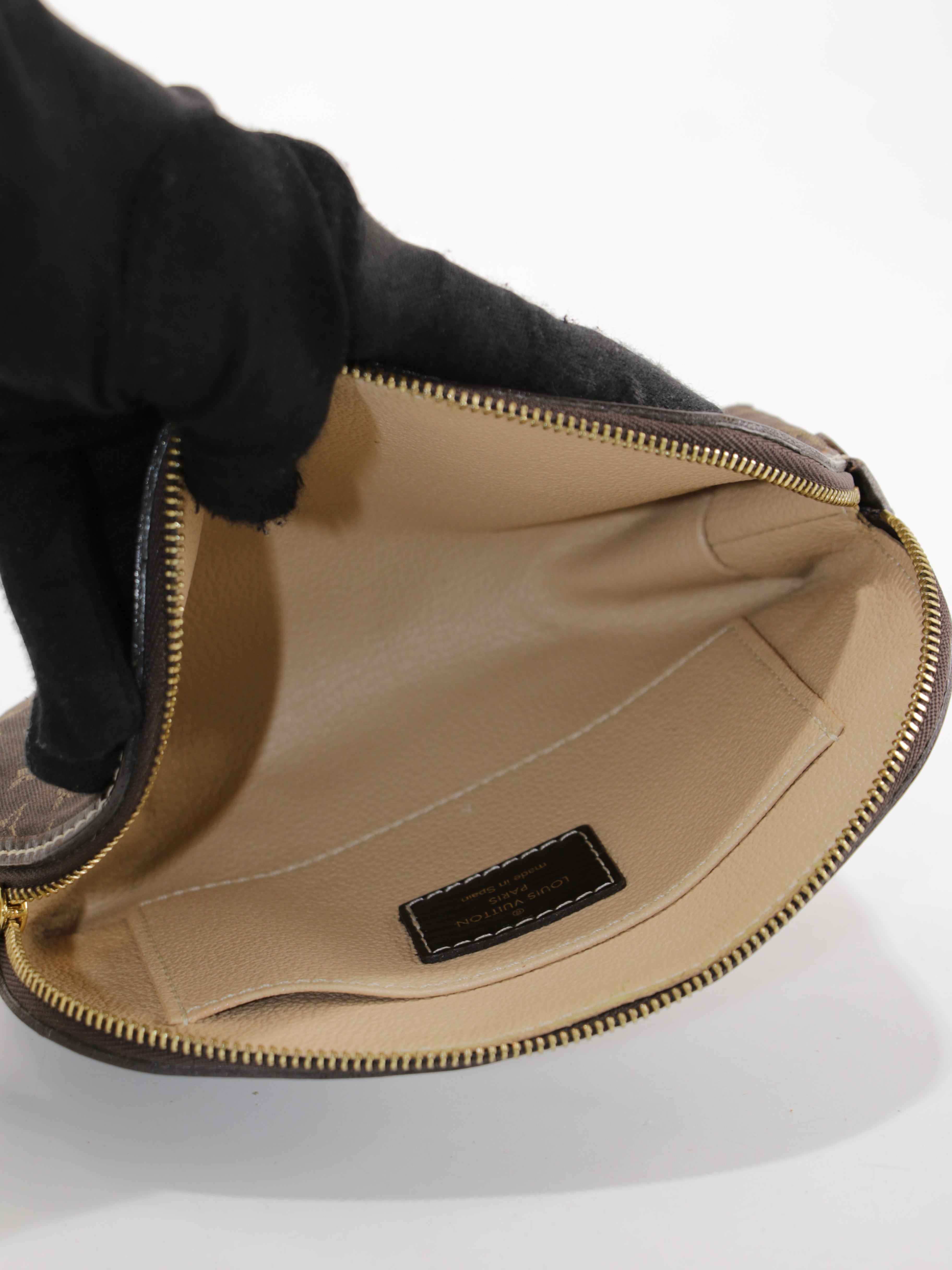 Cosmetic pouch