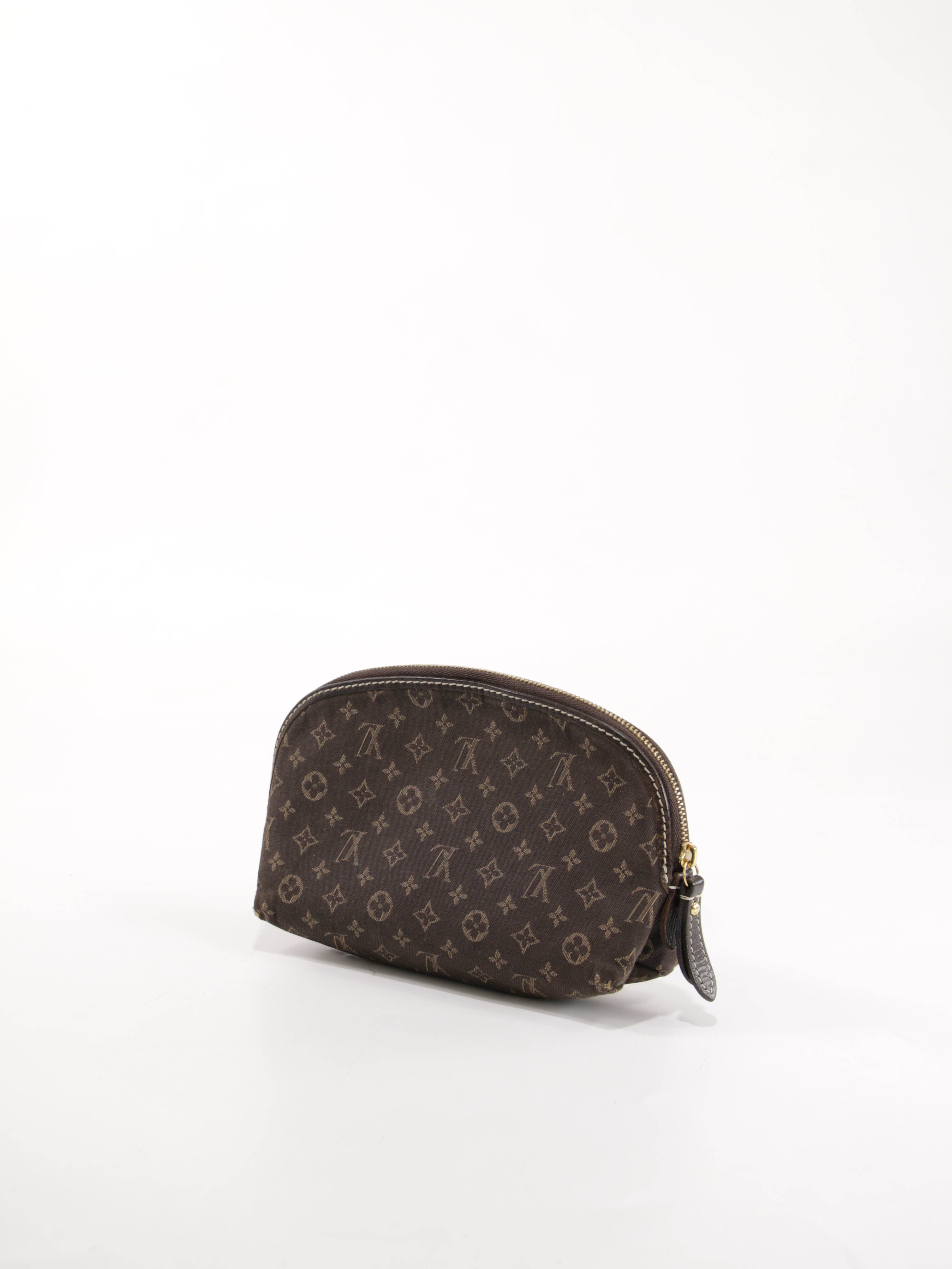 Cosmetic pouch