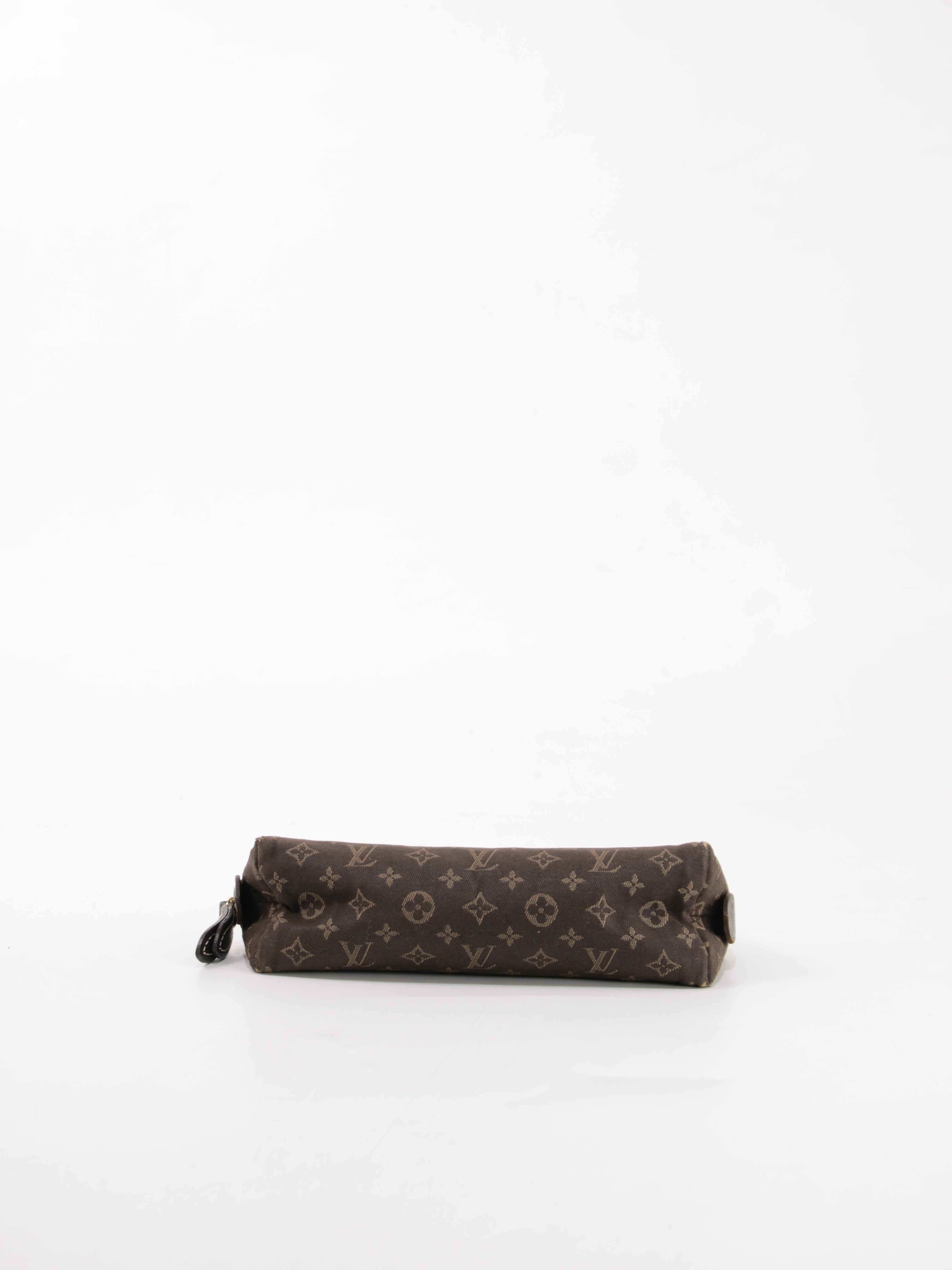 Cosmetic pouch