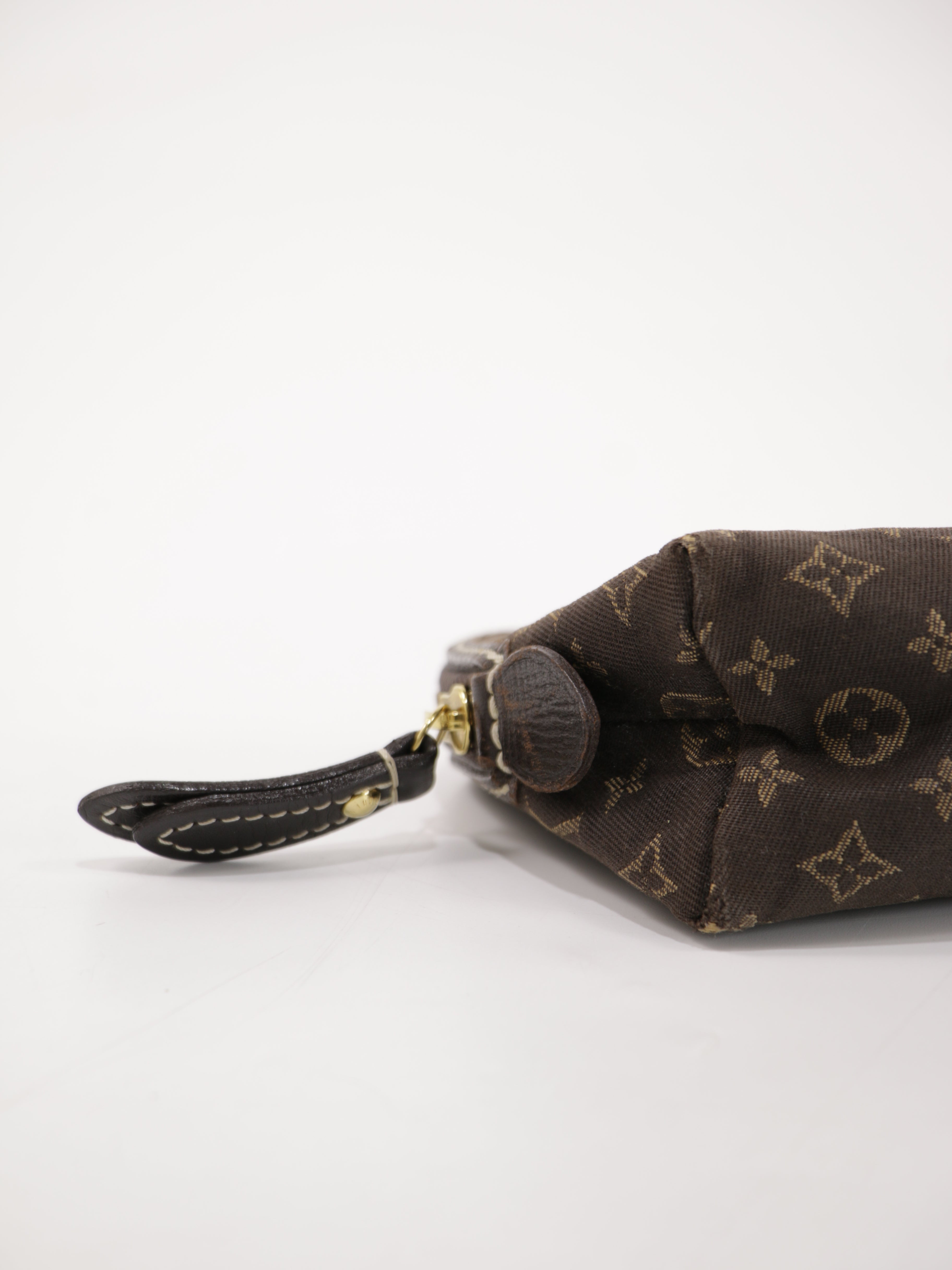 Cosmetic pouch
