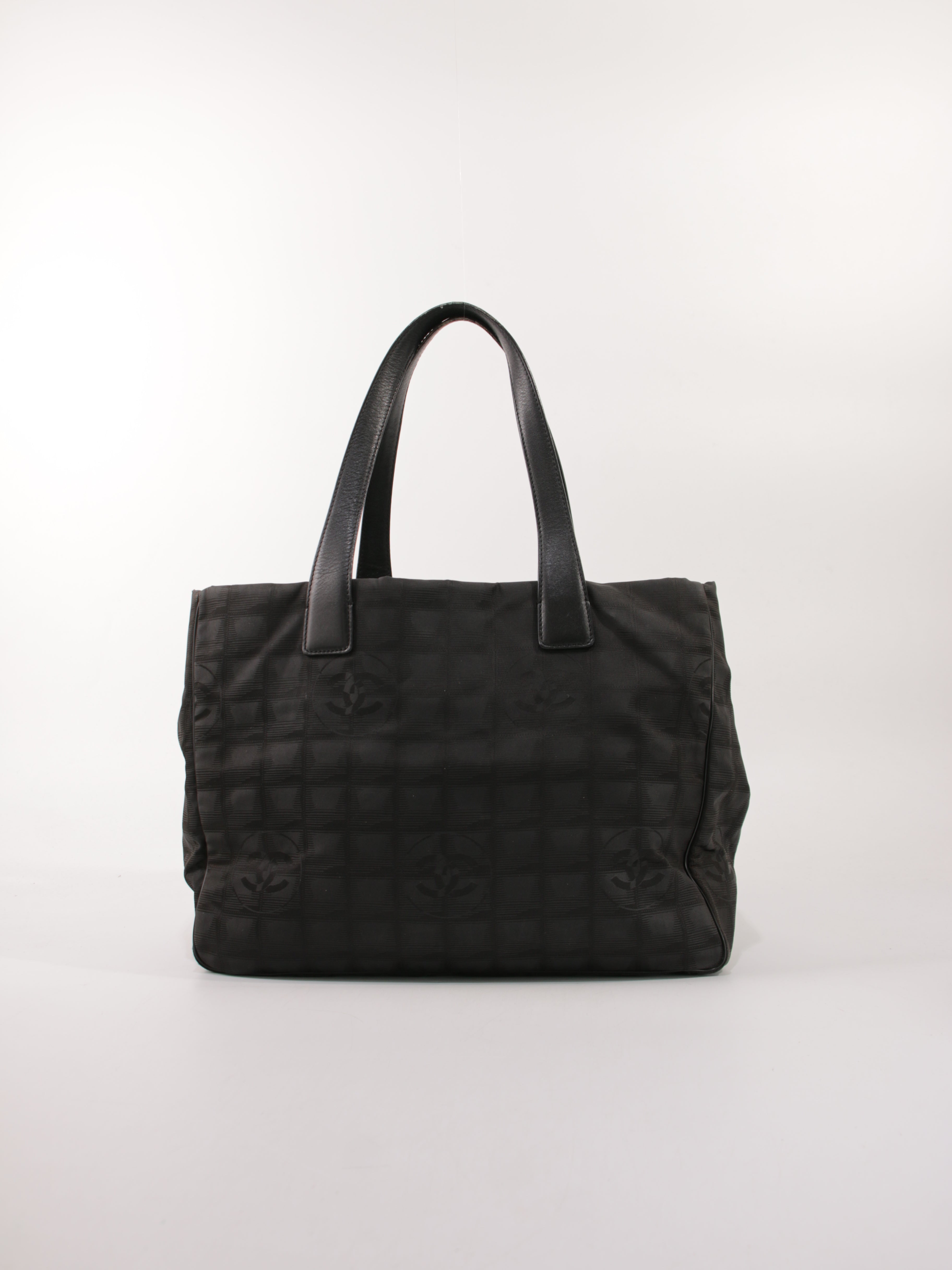 Medium New Travel Line Tote