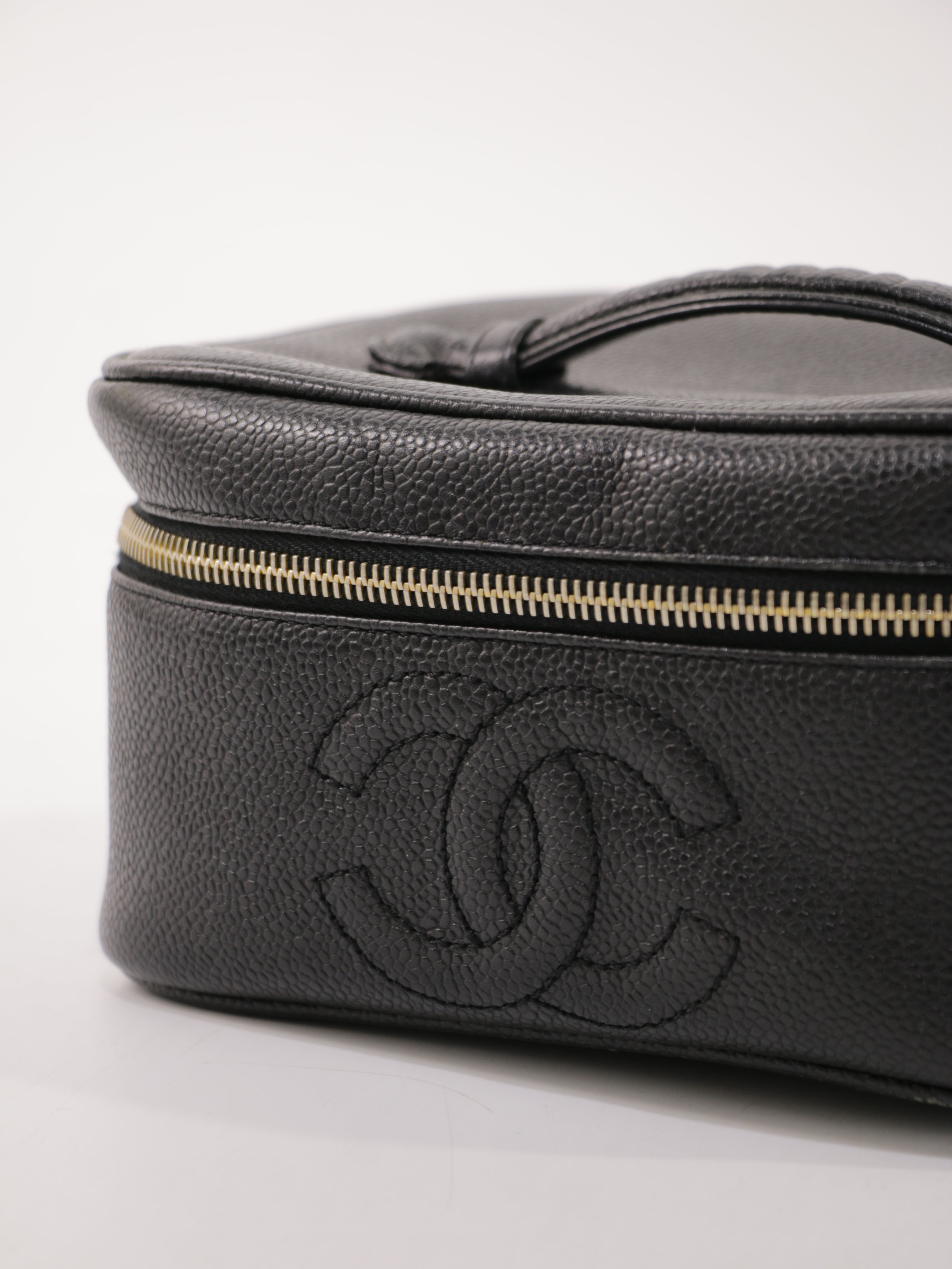 Cosmetic pouch