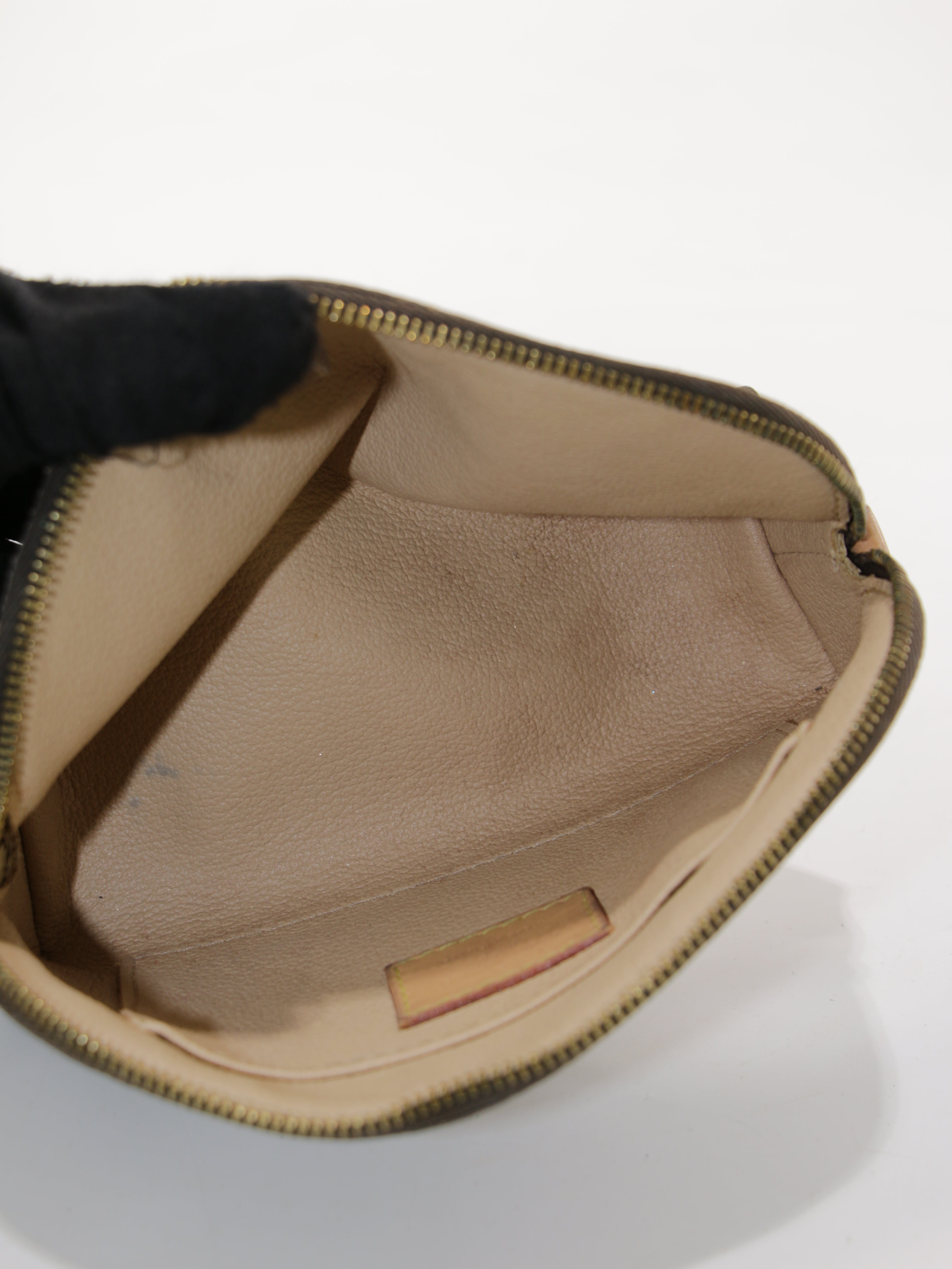 Cosmetic pouch