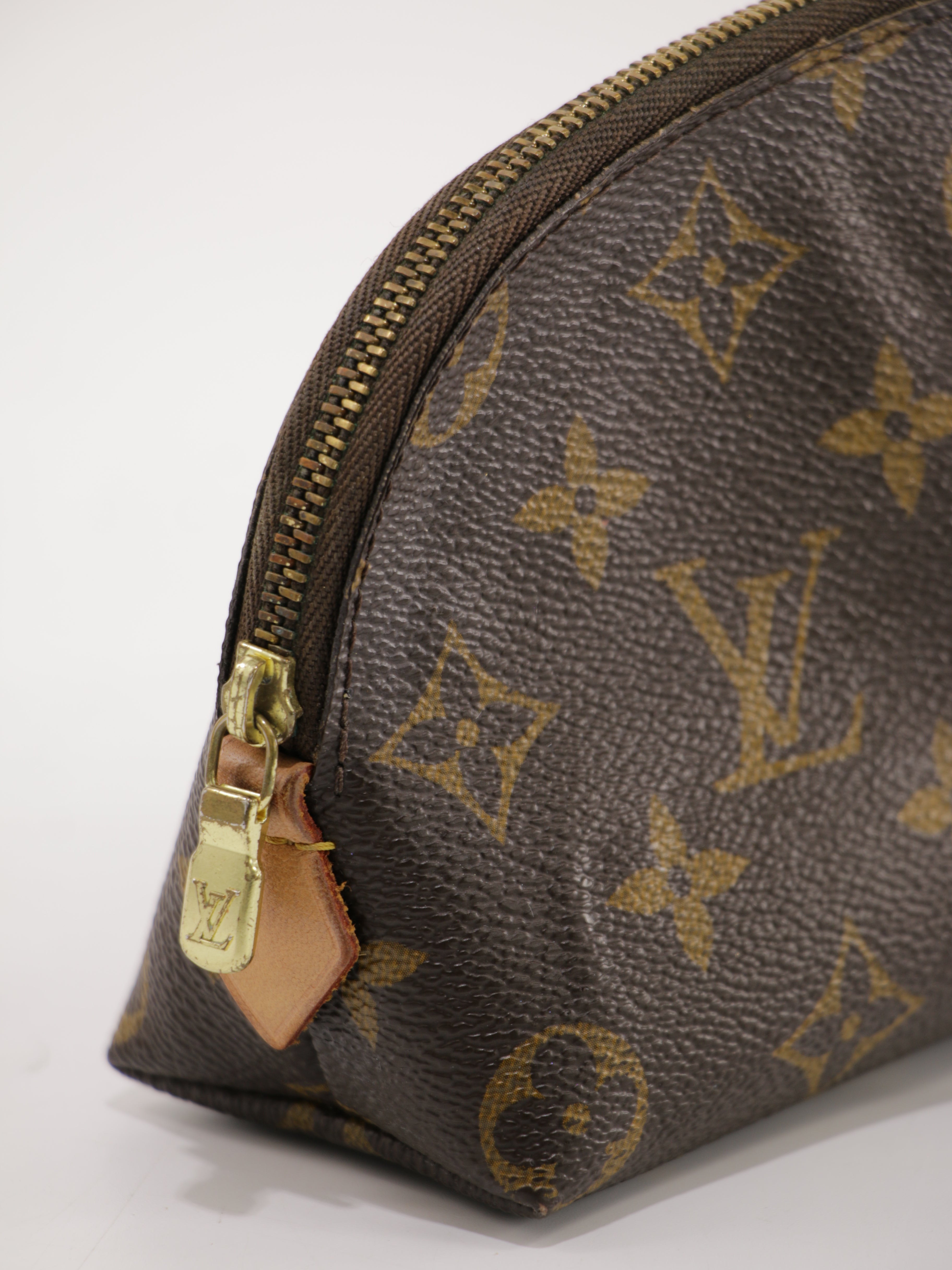 Cosmetic pouch