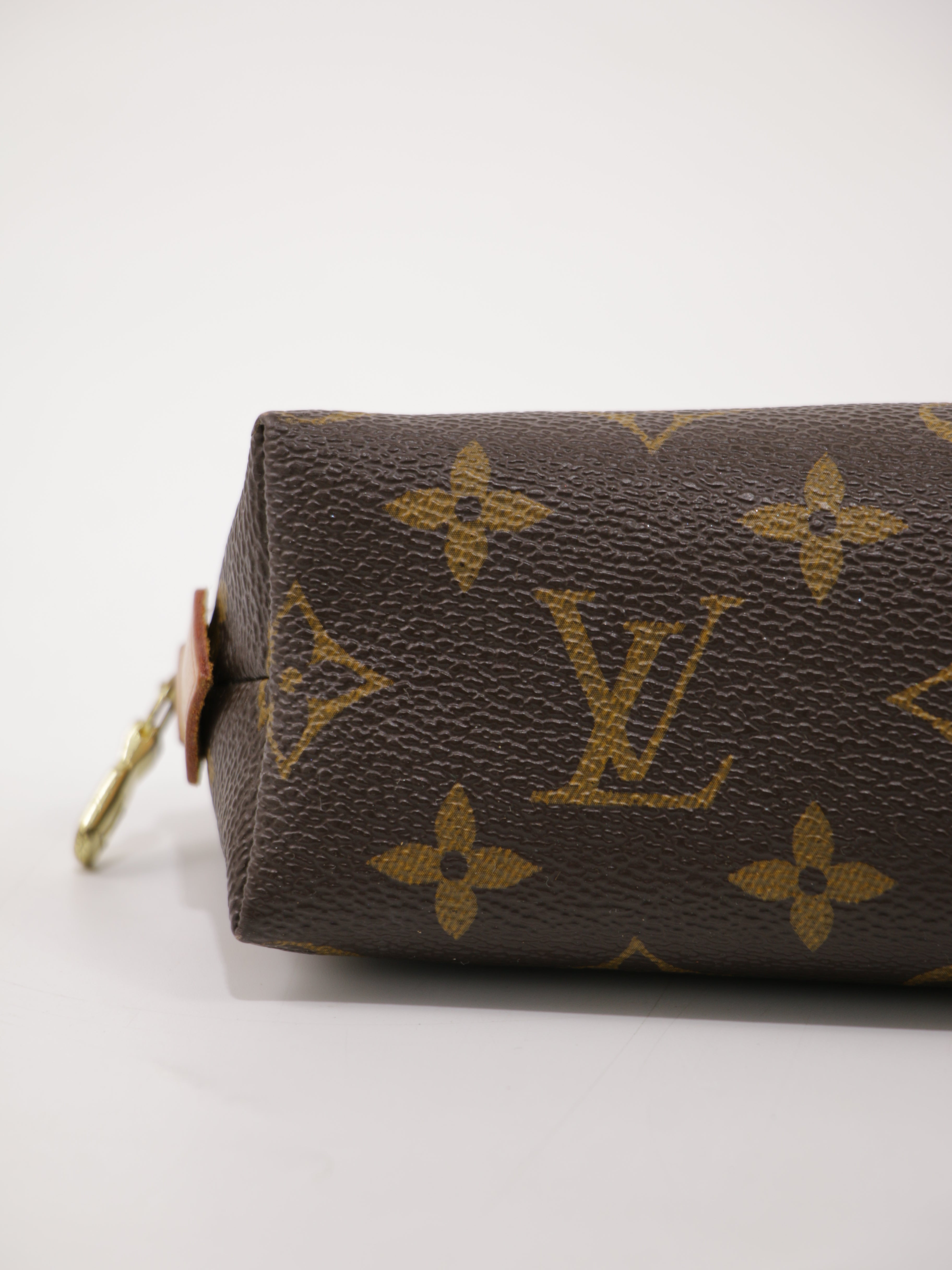 Cosmetic pouch