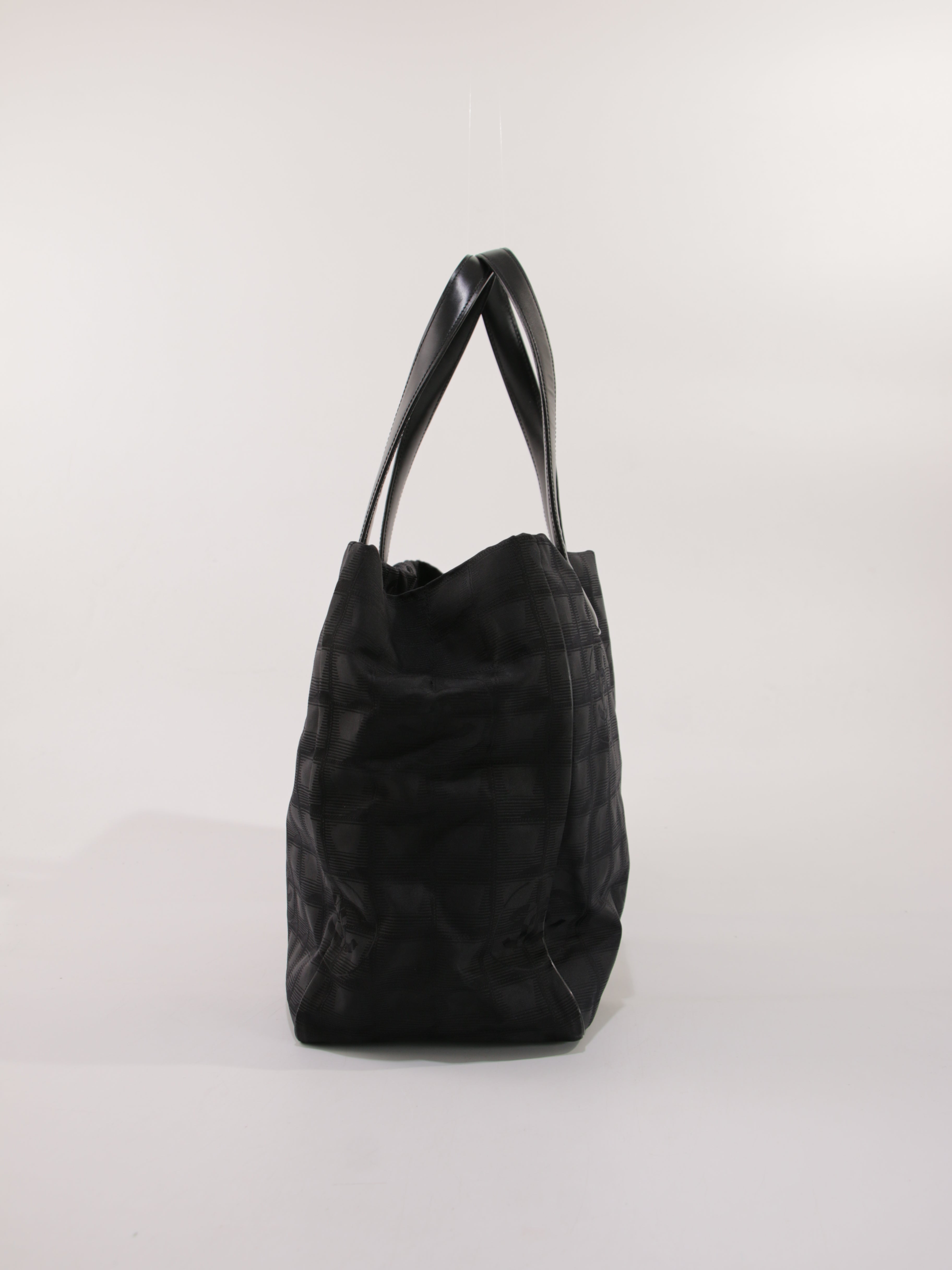 Medium New Travel Line Tote