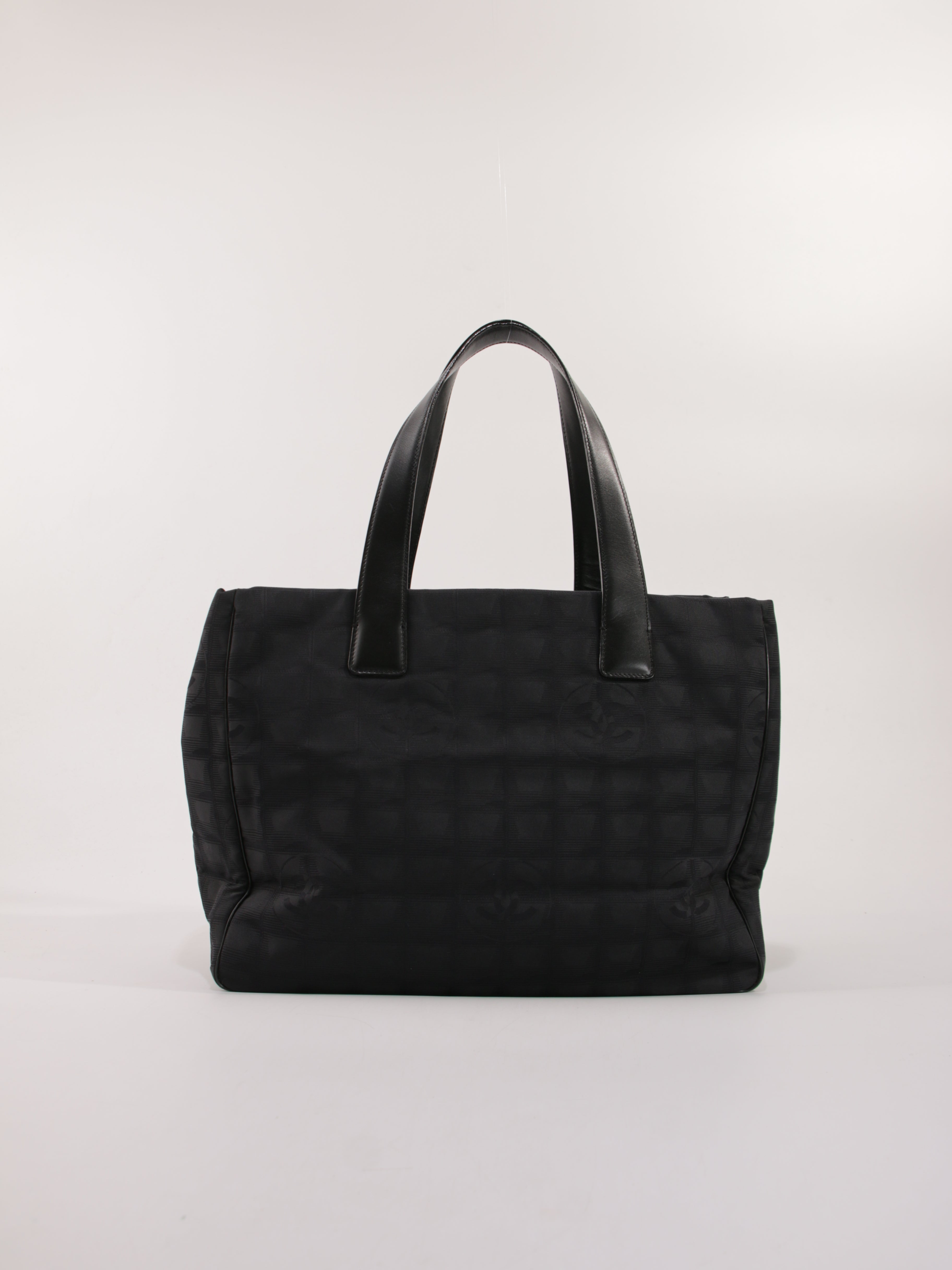 Medium New Travel Line Tote