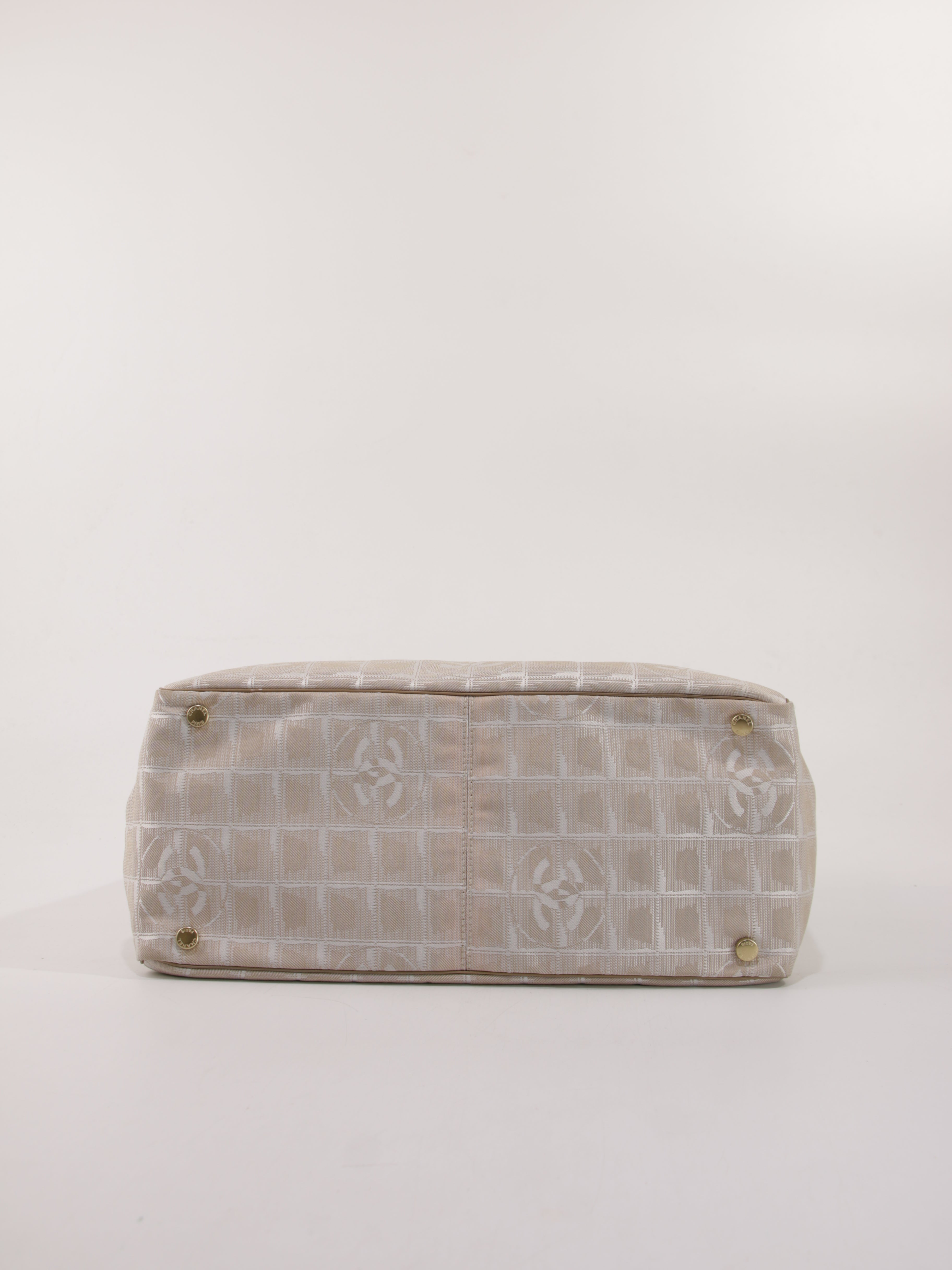 Medium New Travel Line Tote