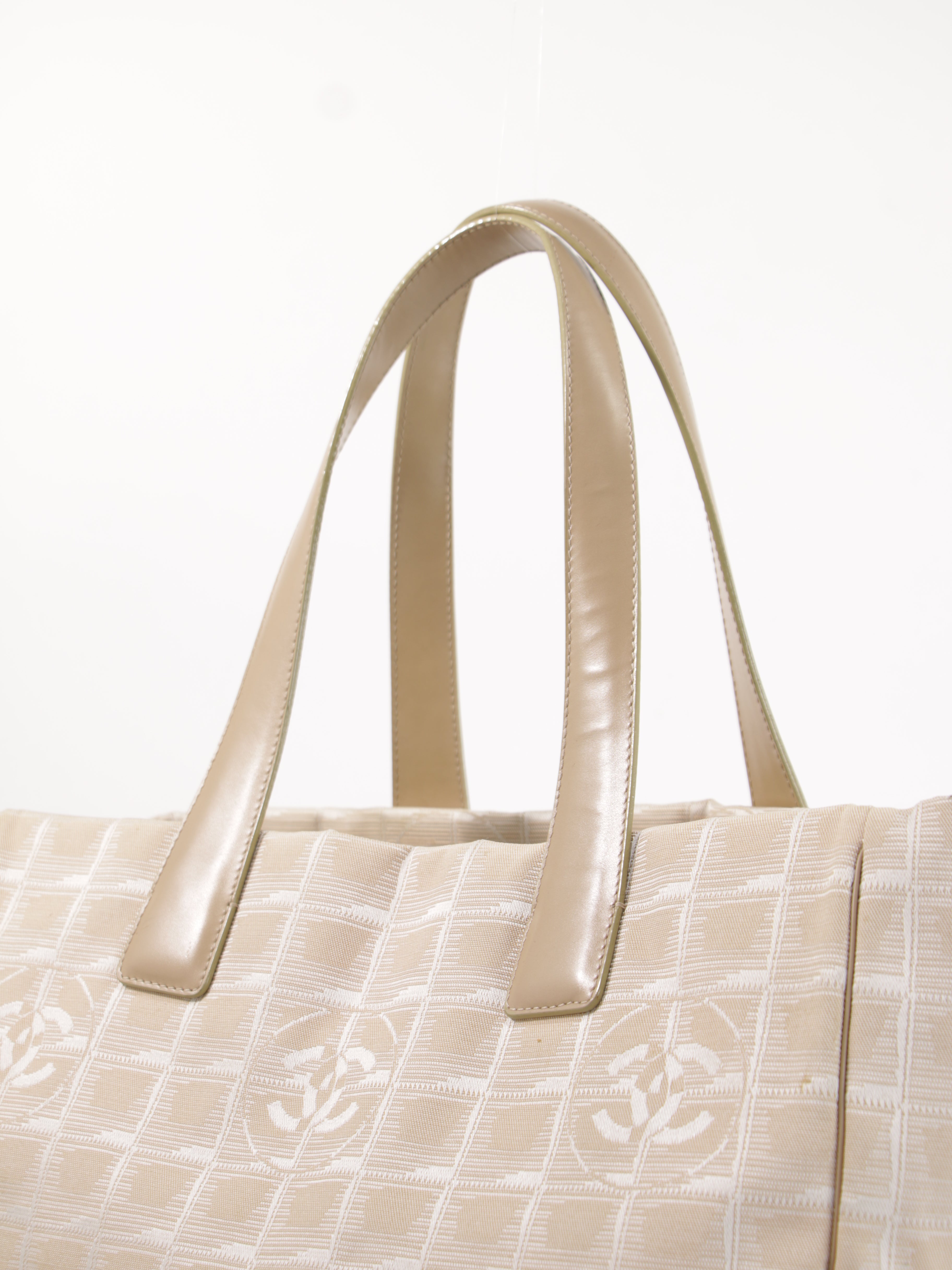 Medium New Travel Line Tote