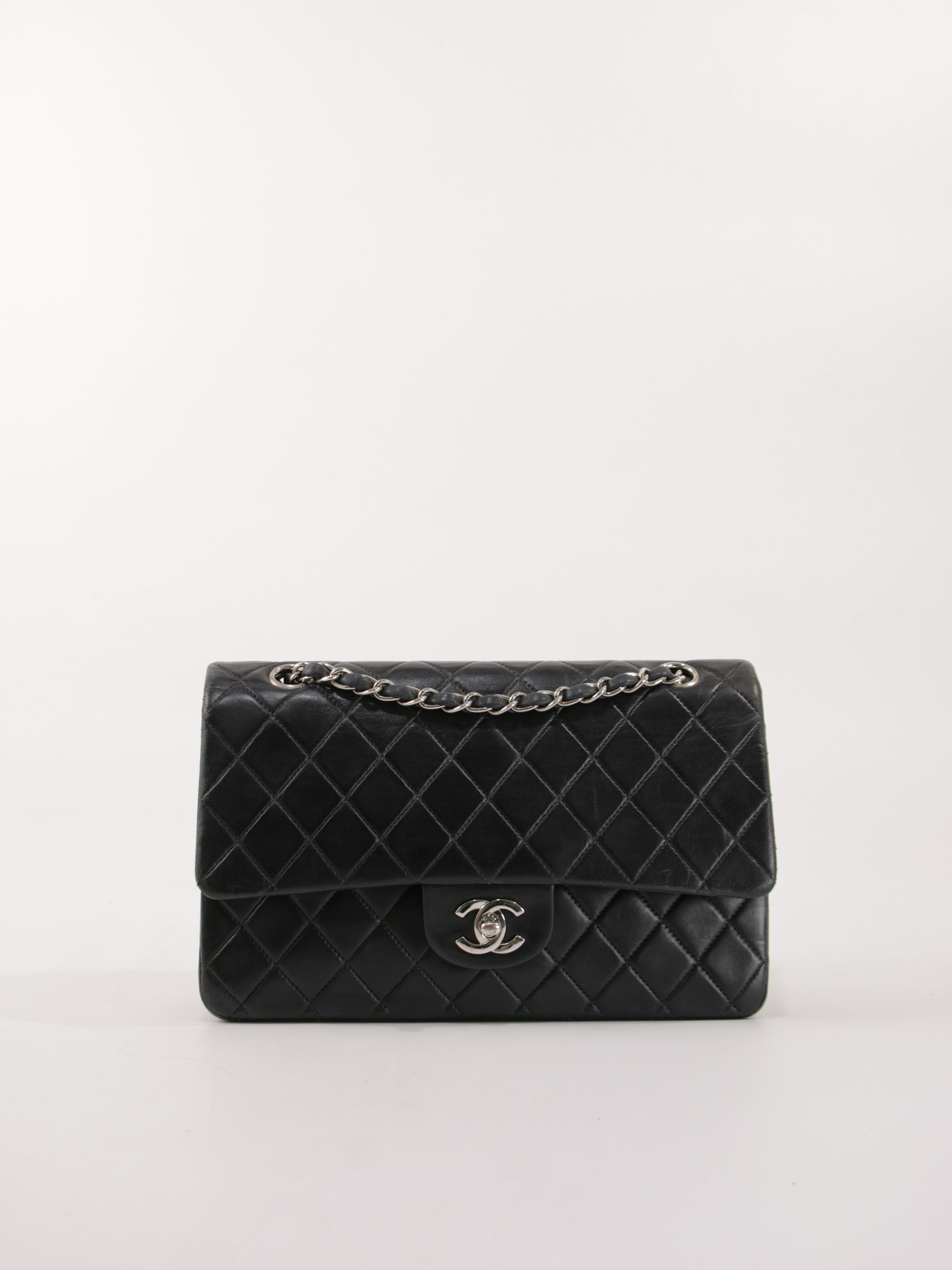 Medium Classic Flap